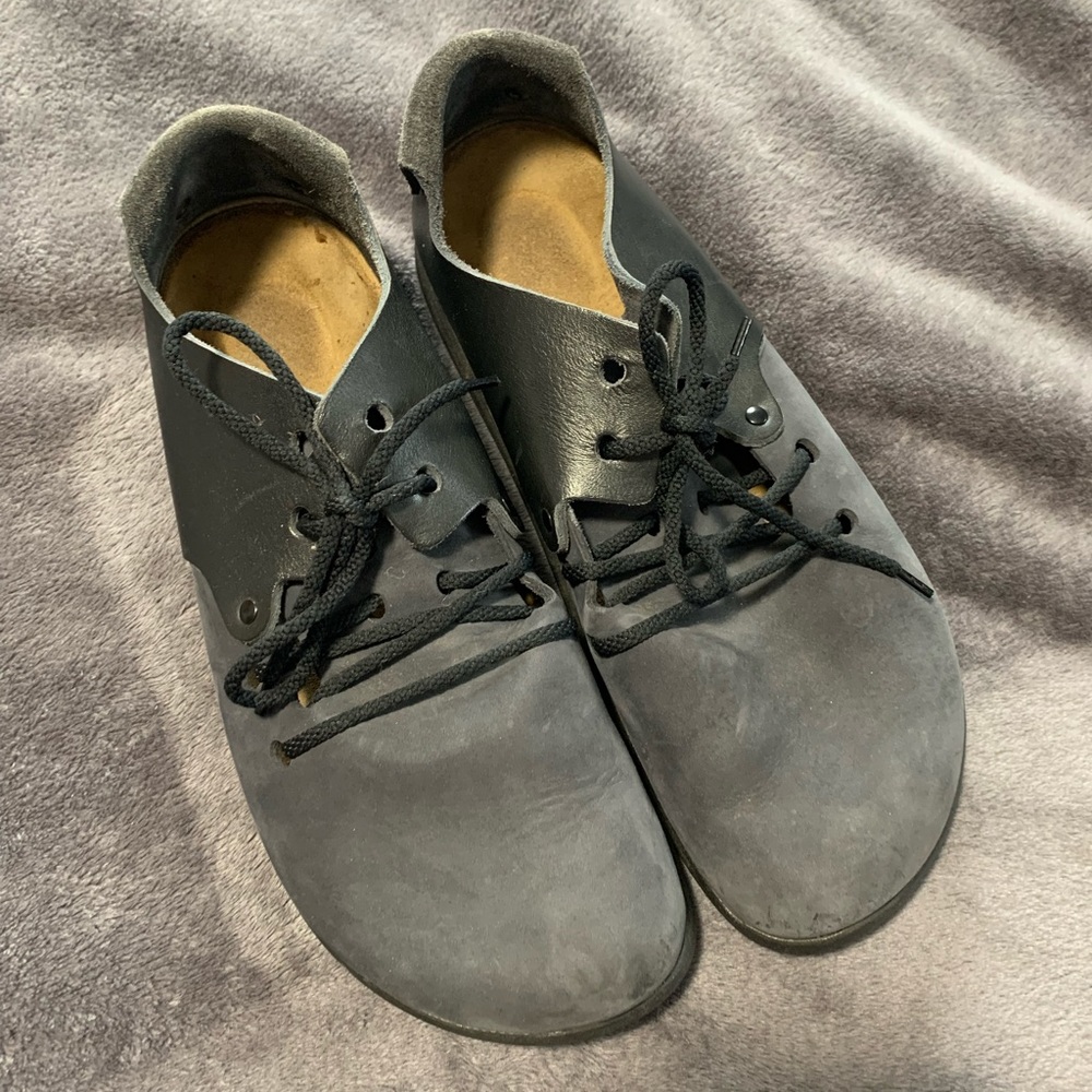 Birkenstock Montana Shoe. Excellent used condition! Size 42 L11/M9.